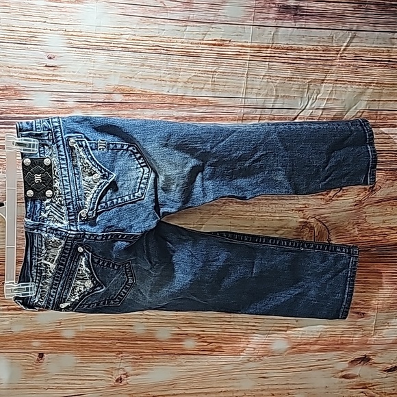 Women's Jean Capri - Picture 5 of 10